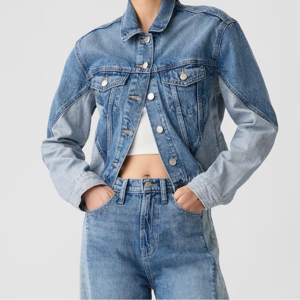 Two Toned Denim Jacket Light Wash NWT Size Small in Women